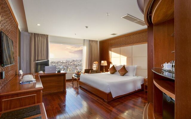 Hom - How Da Nang Airport