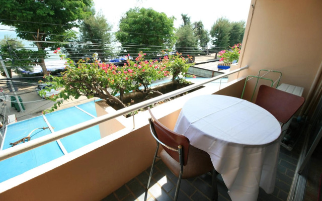 Beachfront Hotel Cha Am