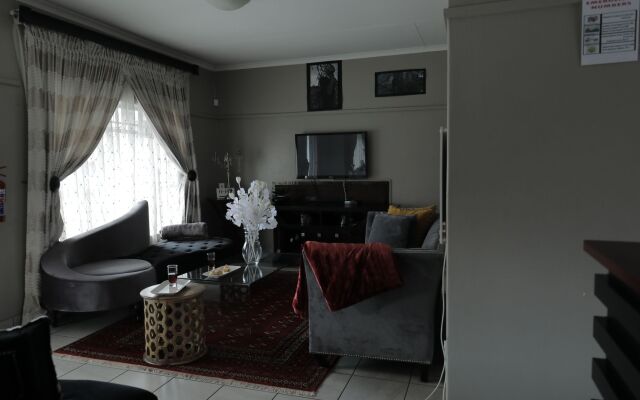 Ledumo Lodge