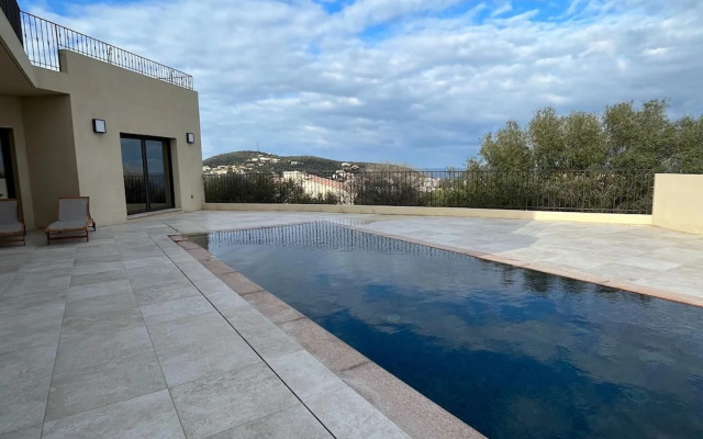 Superb Villa With Pool and sea View