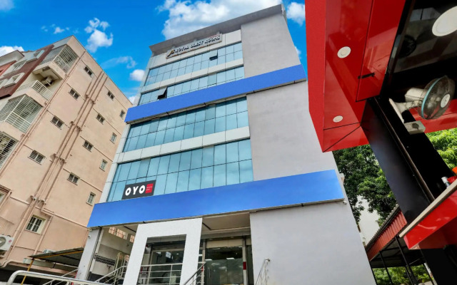 Vasishtha Grand by OYO Rooms