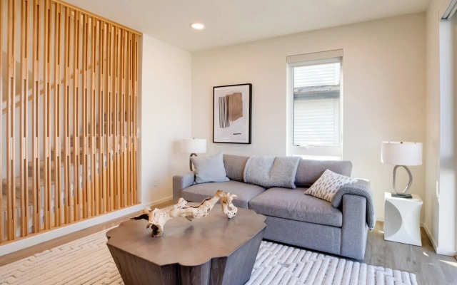 Seaside Vacation Rental: Walk to Beach & Downtown!