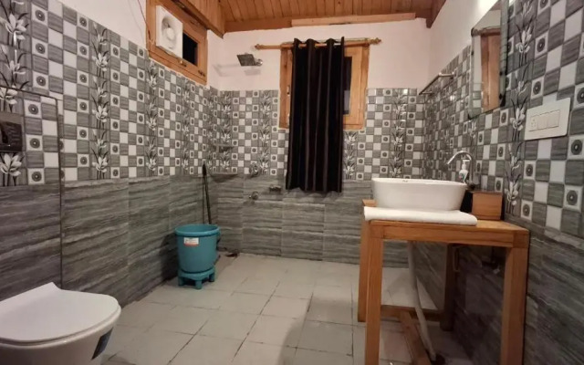 Oyo 63988 Hotel Dolphin