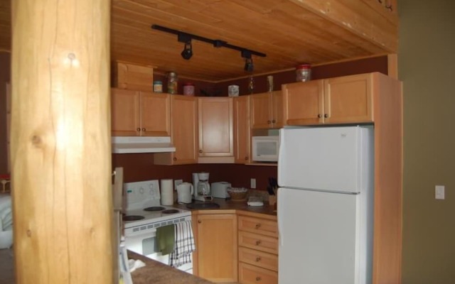 Creekview Court by Apex Accommodations