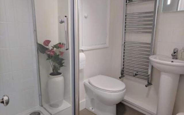 Cotswolds Valleys Accommodation - Medieval Hall - Exclusive use character three bedroom holiday apartment
