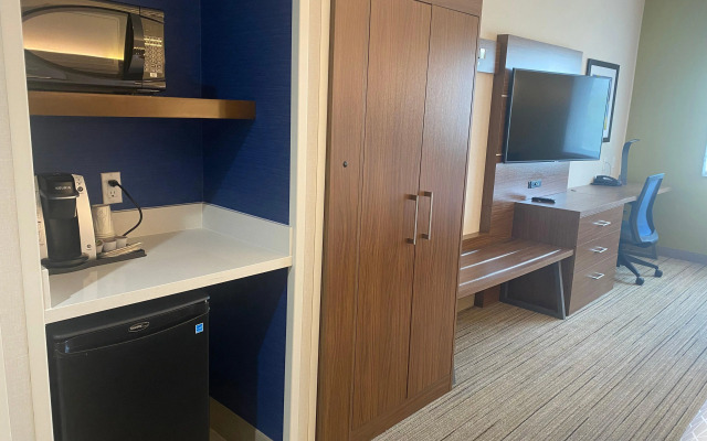 Holiday Inn Express & Suites Mountain View Silicon Valley by IHG