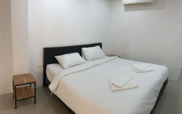 Tonggrila Patong Hostel - Adults Only