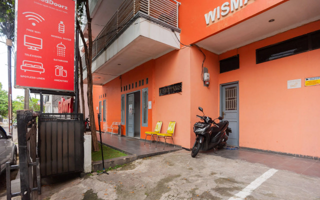 RedDoorz Syariah near Grand Galaxy Park