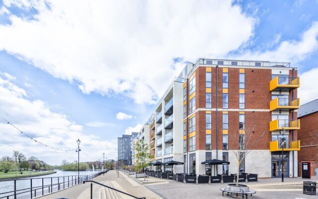 Luxury Bedford Riverside Apartment