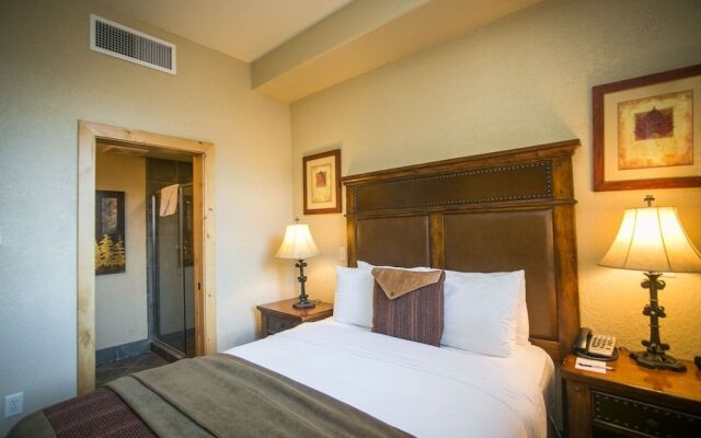 Shared Balcony Stunning Views & Steps from Slopes by RedAwning