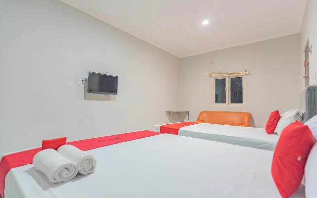 RedDoorz Plus @ Bukit Cinta Street