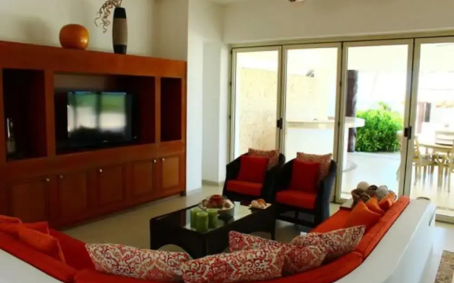 Iz Cay Luxury Ocean Front Villa