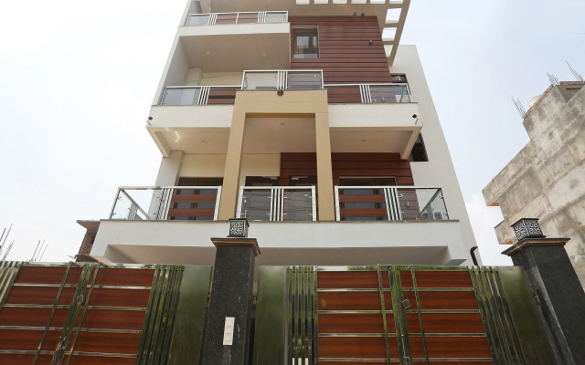 OYO 15271 Alarian Inn