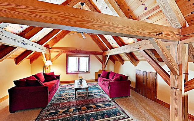 New Listing! Huge Lake-view Haven W/ 2-car Garage 3 Bedroom Cottage - фото 3
