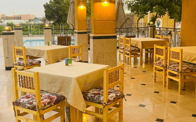 Jewel Howard Carter Hotel