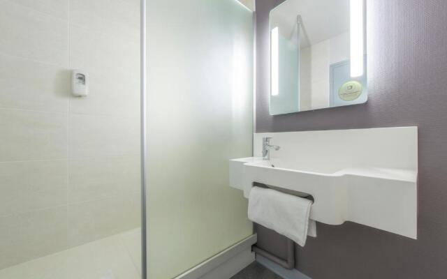 B&B Hotel ORANGE - Echangeur A7 A9