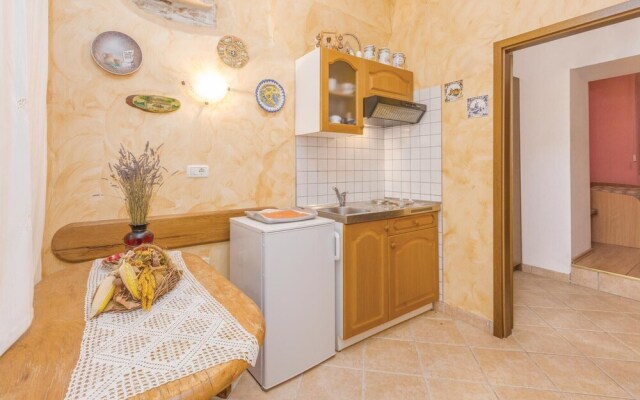 Nice Home in Buje With Wifi and 1 Bedrooms