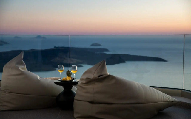 Damigos Caldera World