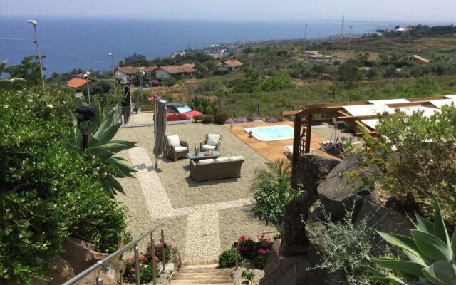 Collina House