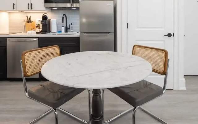 Sosuite 1BR Apt w W/d, Desk Alcove