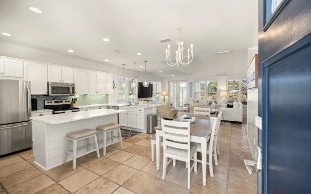 1332 Laurel Grove 3 Bedroom Home by RedAwning