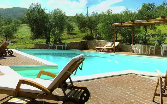 Farmhouse in Giano Dell'umbria with Hot Tub, Swimming Pool
