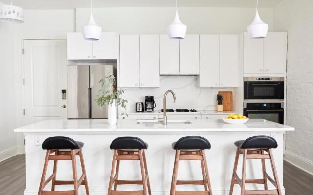 St. Charles Elegant Suites by Sonder