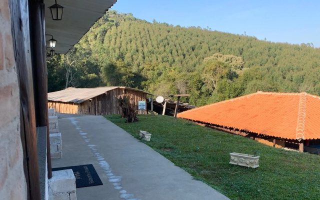 Chales Bela Serra