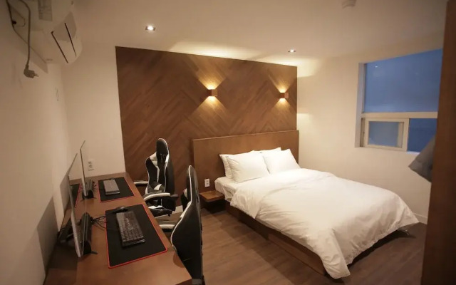 Hotel Seven Step
