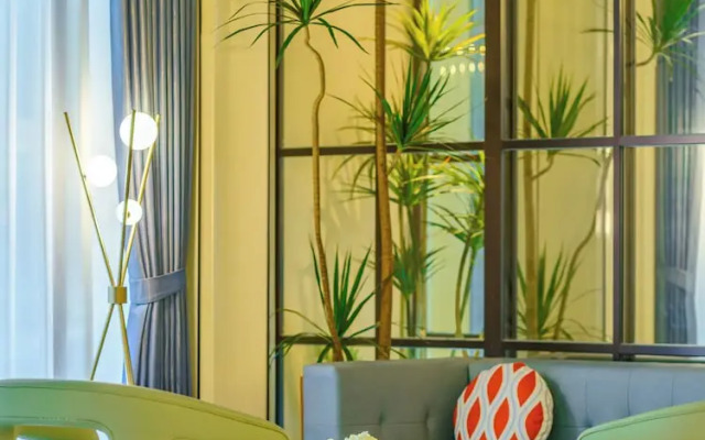 Donghu Collection Hotel