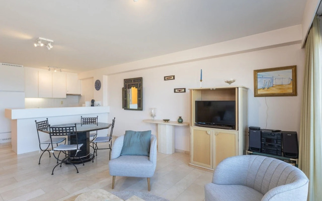 2-bedroom Sea View Retreat