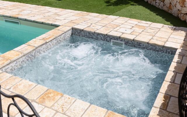 Trullo Nonna Netta con Piscina Idromassaggio e Area Giochi
