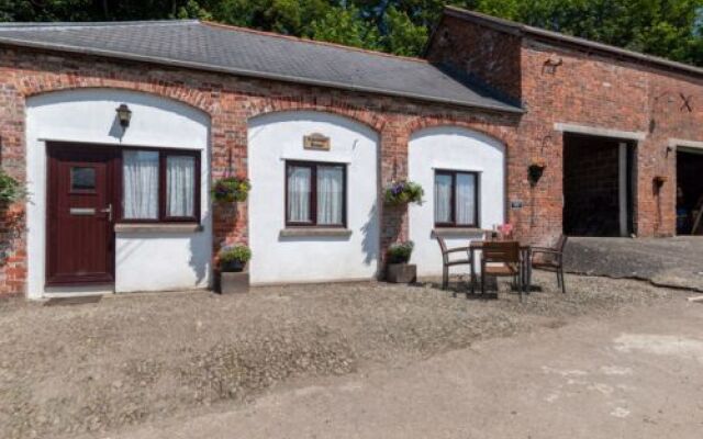 The Carriage House 20655