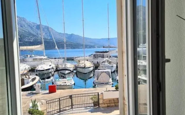 Waterfront studio overlooking The Old city