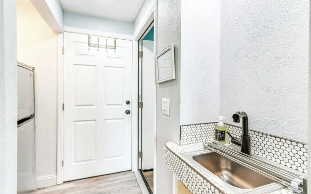 Backyard Hangouts: Bradenton Home Near Dining!