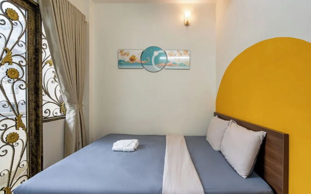 Hearth and Home De Tham