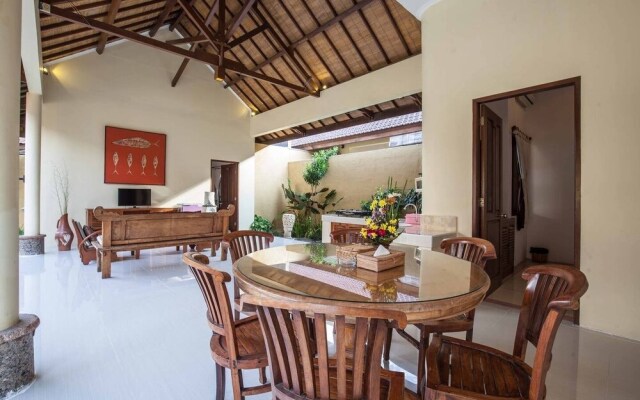 9-BR Private Pool Villa Walk to Seminyak Beach