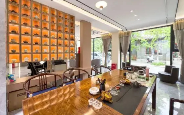 Chuxiong Yi Ancient Town Qile Famous Guesthouse
