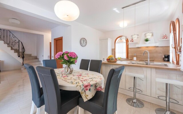 Stunning Home in Vabriga With Wifi and 3 Bedrooms