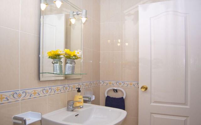 Spacious 2 bed holiday apartment in Calahonda