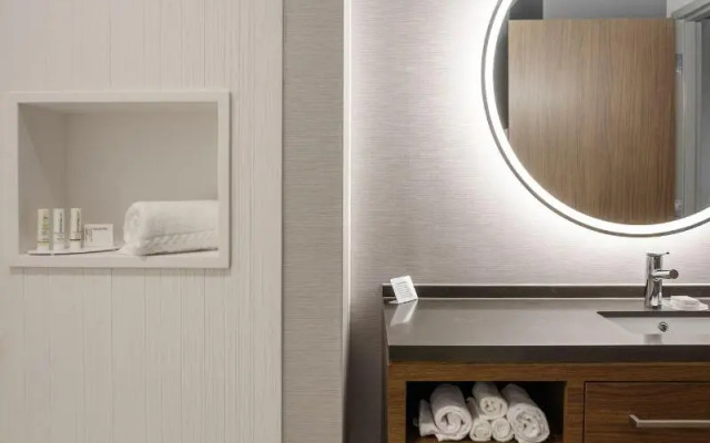 Courtyard by Marriott Indianapolis Fishers