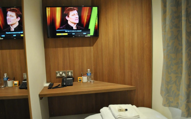 Real Dreams Hotel
