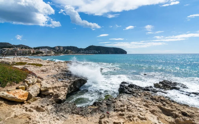 Villa With Sea Breeze Charm