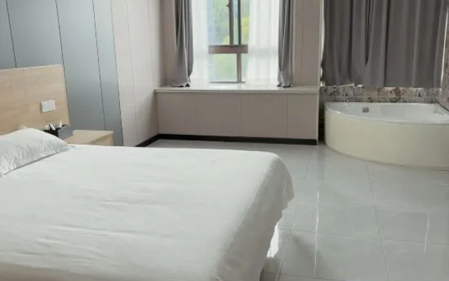 Heyu Hotel (Shanghai Pudong Lingang Dishui Lake Hongyin Plaza)