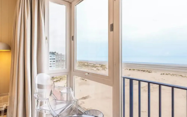 Lavish Apartment for 4 People With Seaview