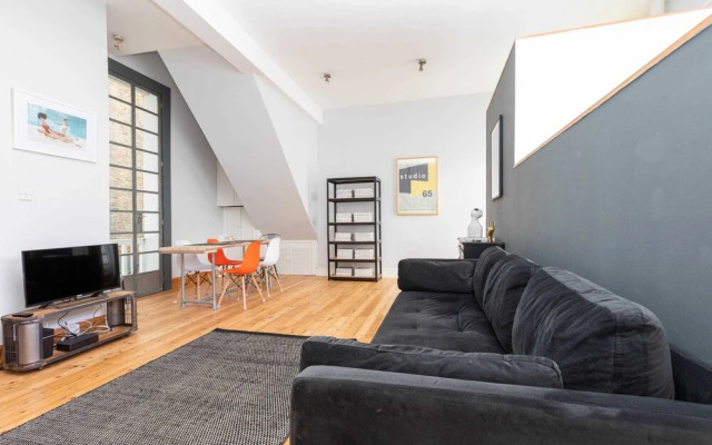 Stylish 2 Bedroom Converted Victorian Storefront