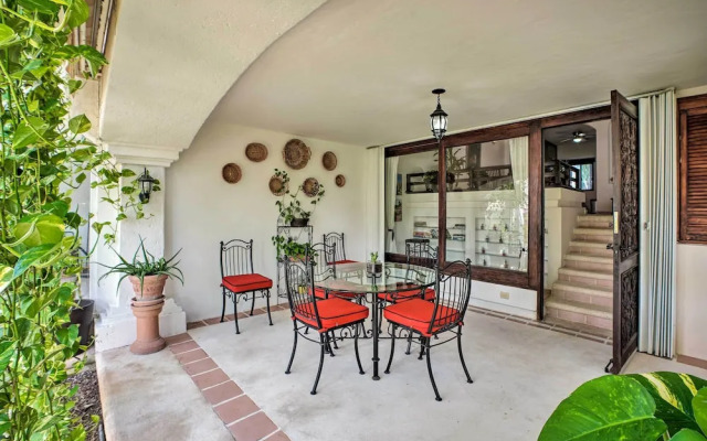 Updated Oceanside Townhome w/ Pool: Walk to Beach!
