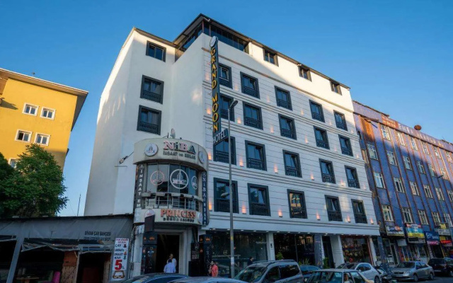 Grand Moon Hotel