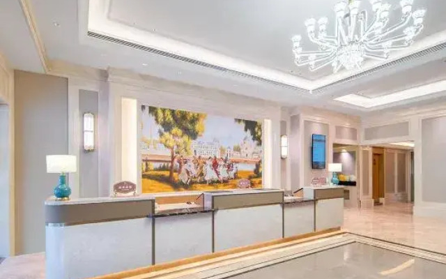 Vienna Hotel (Guangzhou Fangcun Huadiwan Subway Station Hotel)