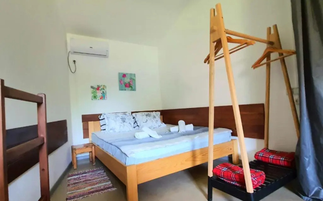 House & Yard Sesil M 110m to beach